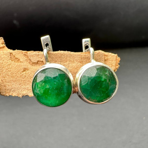 Earrings with natural emerald in silver