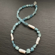 Natural aquamarine choker with pearls