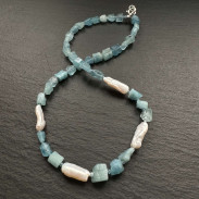 Natural aquamarine choker with pearls