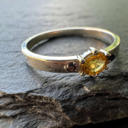Ring with natural Yellow Sapphire made of silver with Diamond