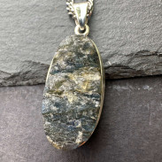 Pendant Labrador natural raw in silver