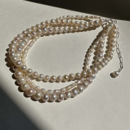 Necklace made of three strands of natural pearls