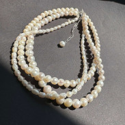 Necklace made of three strands of natural pearls