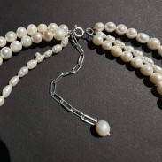 Necklace made of three strands of natural pearls