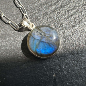 Natural Labradorite pendant in silver