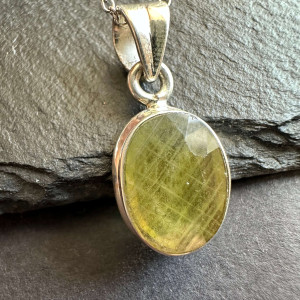 Pendant with natural Sapphire (Sri Lanka) made of silver on a chain