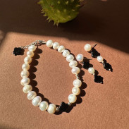 Earrings with natural pearls and agate