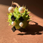 Earrings with natural pearls and agate
