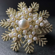 Snowflake Brooch with Natural Pearl