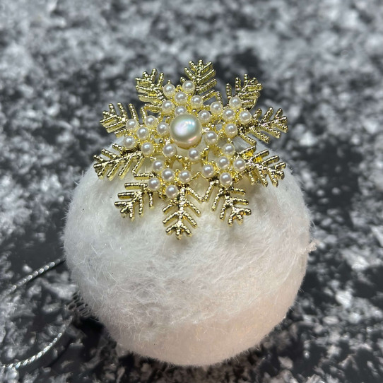 Snowflake Brooch with Natural Pearl