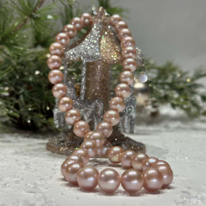 Necklace made of large natural Pearls
