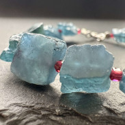Браслет Аквамарин натуральний необроблений з Гранатом