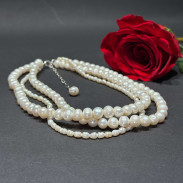 Necklace made of three strands of natural pearls