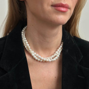 Necklace made of three strands of natural pearls