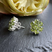 Studs with Chrysolite in silver