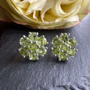 Studs with Chrysolite in silver