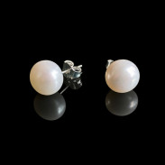 Earrings with natural pearls in silver