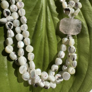 Multi-row necklace made of natural Mother of Pearl and Rose Quartz