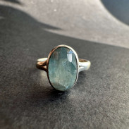 Ring with natural aquamarine