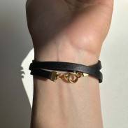 Leather bracelet with natural pearls