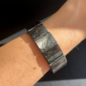 Bracelet with natural corundum