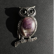 Owl brooch with natural Amethyst