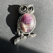 Owl brooch with natural Amethyst