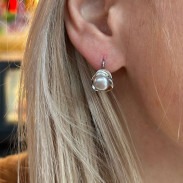 Earrings with natural pearls