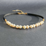 Choker Pearl natural and leather