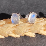 Studs Adular (Moonstone) in silver