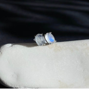 Studs Adular (Moonstone) in silver