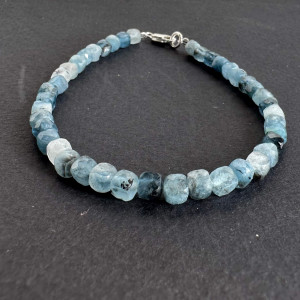 Bracelet with aquamarine
