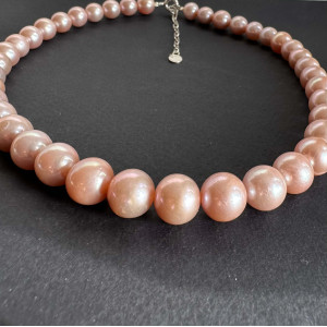 Necklace made of large natural Pearls