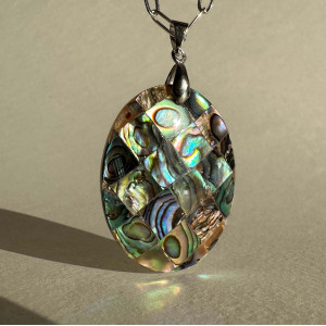 Haliotis mother-of-pearl pendant