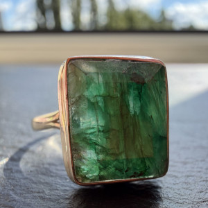 Ring with natural emerald in silver