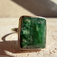 Ring with natural emerald in silver