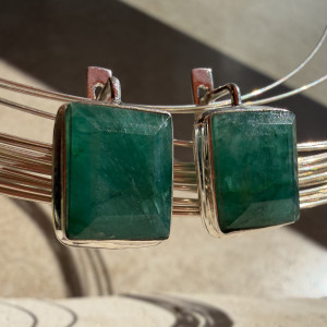Earrings with natural emerald in silver