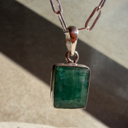 Pendant with natural emerald made of silver