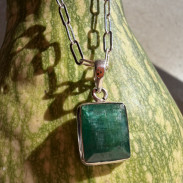 Pendant with natural emerald made of silver