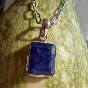 Pendant with natural Sapphire in silver