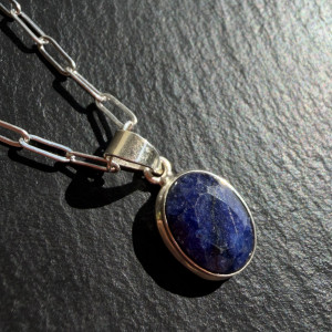 Pendant with natural Sapphire in silver