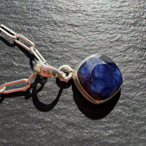 Pendant with natural Sapphire in silver