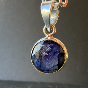 Pendant with natural Sapphire in silver