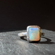 Кольцо Опал эфиопский натуральный из серебра