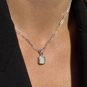 Pendant Opal natural in silver on a chain