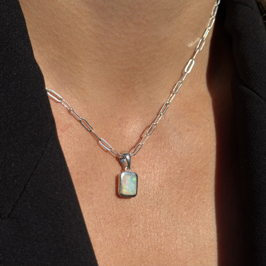 Pendant Opal natural in silver on a chain