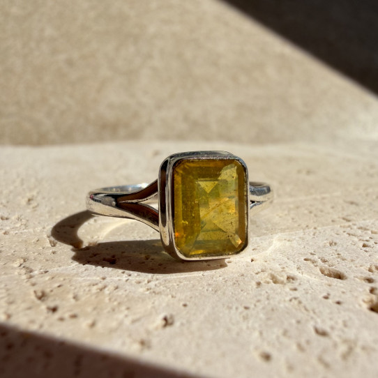 Ring Sapphire (Sri Lanka) and natural Emerald made of silver