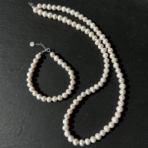 Gift set (Necklace and Bracelet) with natural pearls