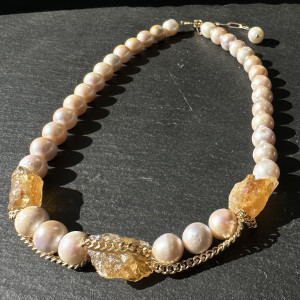 Necklace with natural Pearls and Citrine