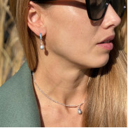 Earrings with natural pearls